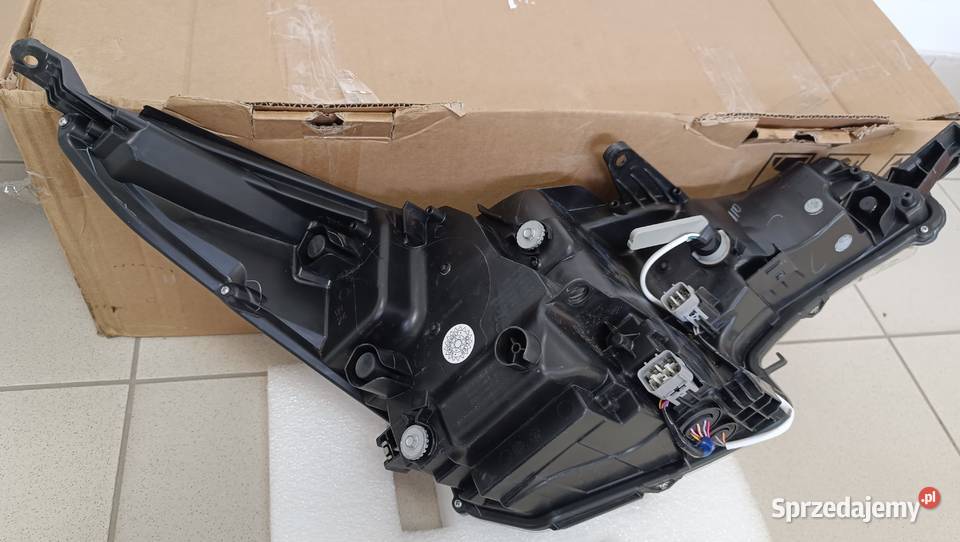 LAMPA PRZEDNIA TOYOTA AVENSIS T27 LIFT T29 osobowe Warszawa sprzedam