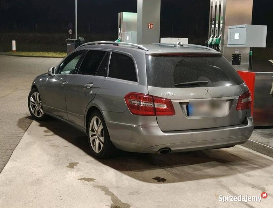 Mercedes E250 CGI W212 Avantgarde ILS 7GTRONIC Rok produkcji 2012 Babiak