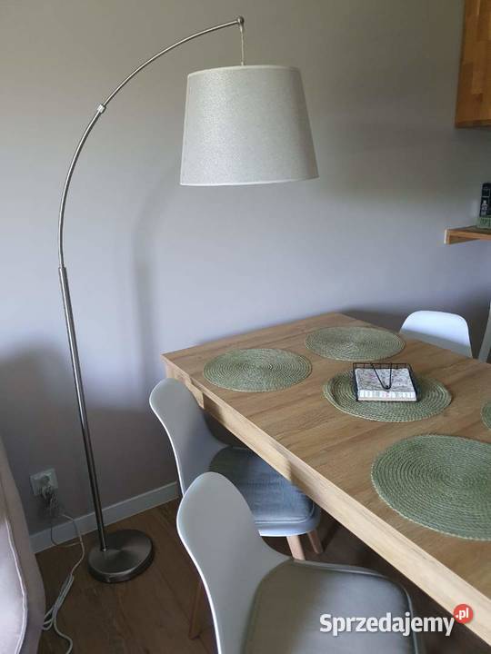 Stół krzesła lampa jako komplet