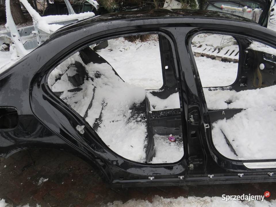 PRÓG SŁUPEK PRAWY BOK MERCEDES W205 Progi