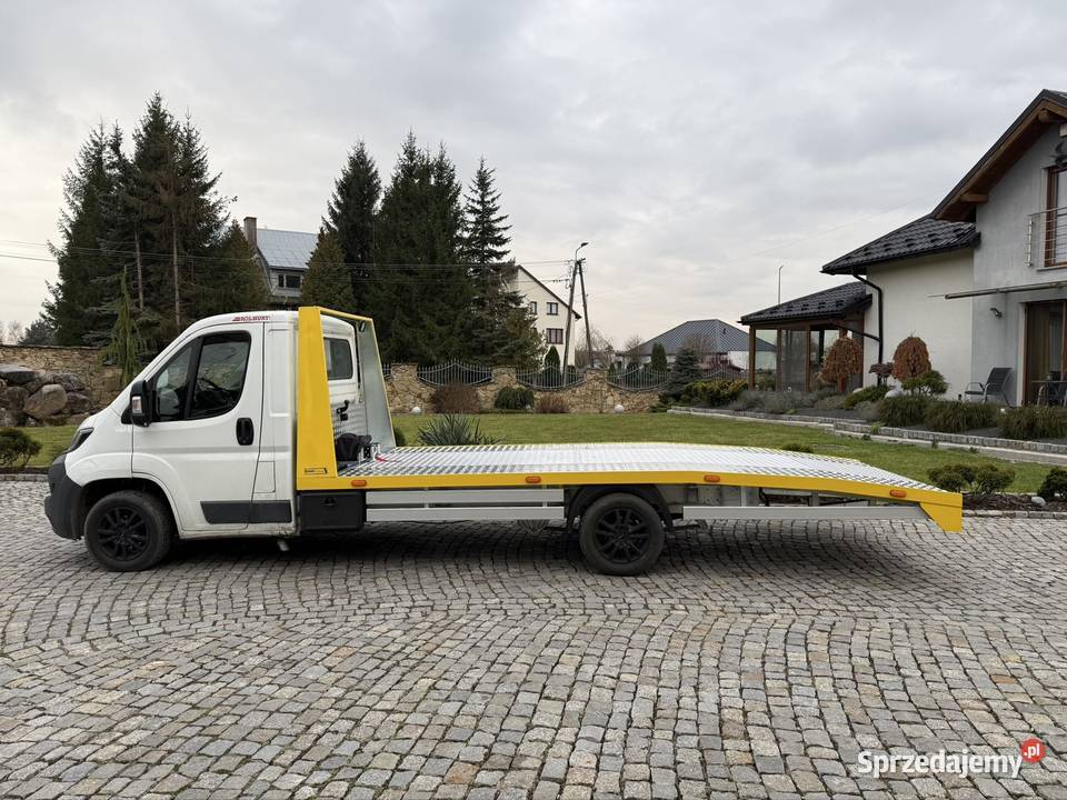Zabudowa laweta pomoc drogowa producent Iveco Kielce