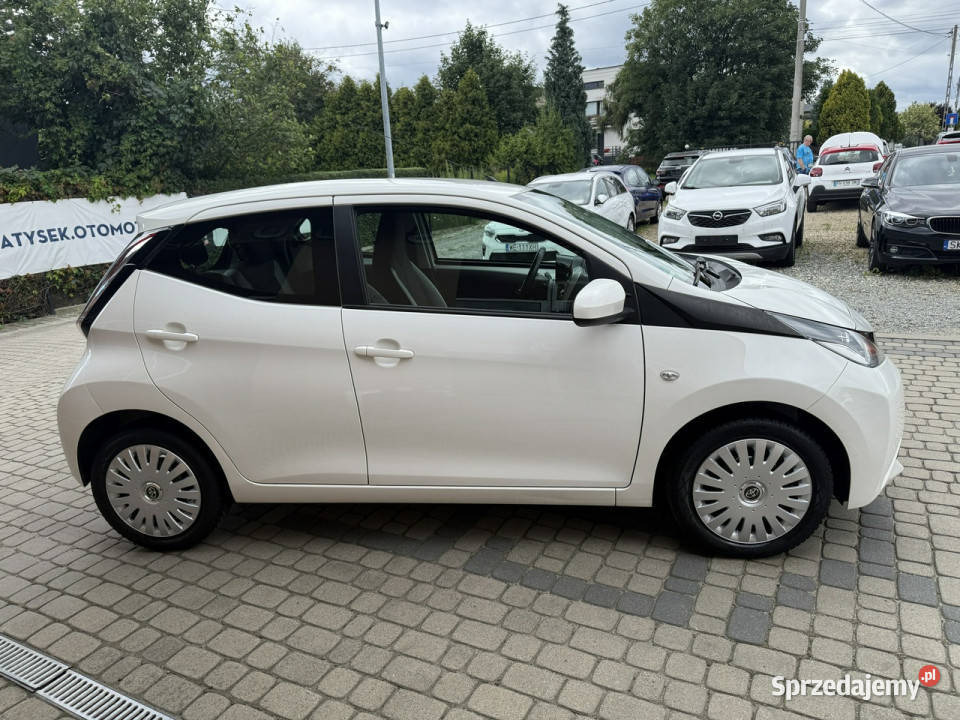 Toyota Aygo 10 69 Klimatyzacja Kamera Navi II wielofunkcyjna kierownica Orzech