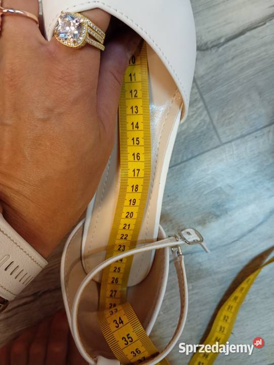 40 Wygodne białe czółenka wieczorowe z zapięciem 25.5cm Kraków