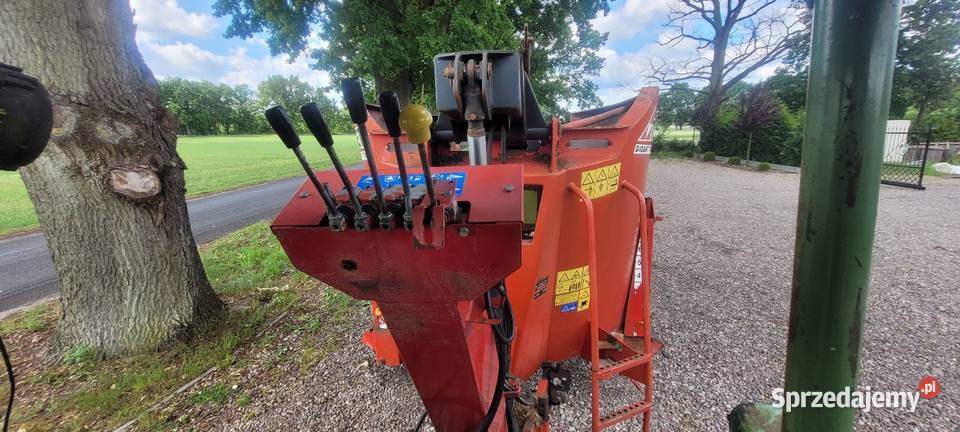 Trioliet wóz paszowy pionowy nieuszkodzony Huta Szklana