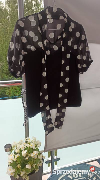 Letnia elegancka czarna bluzka w białe kropki lubelskie