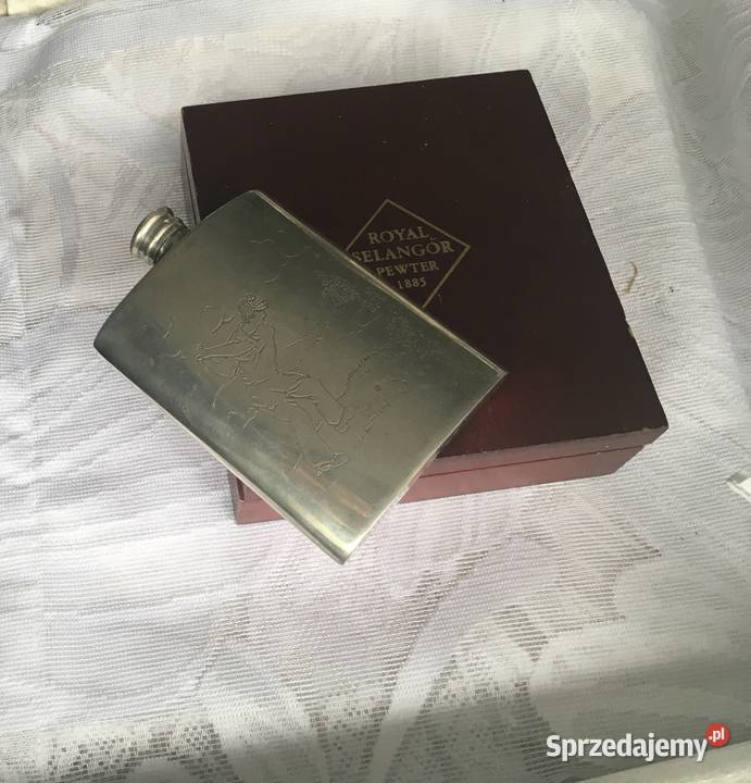 Piersiówka w drewnianym opakowaniu Kraków