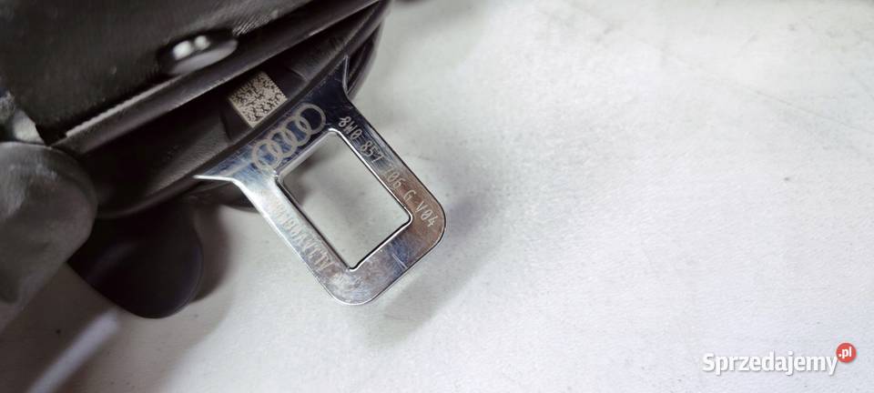 PAS PRAWY TYŁ AUDI A4 B9 8W0857806B USZKODZONY osobowe Przystajń