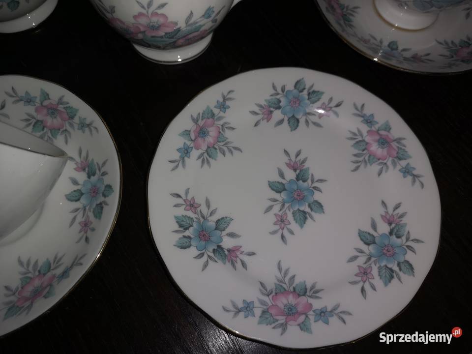 Serwis różowo niebieskie kwiatyColclough Made in Gdańsk