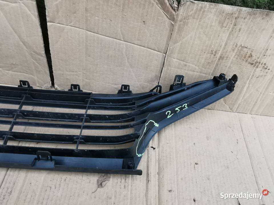 Środkowa kratka zderzaka przód Yaris 4 IV 19 Sieraków