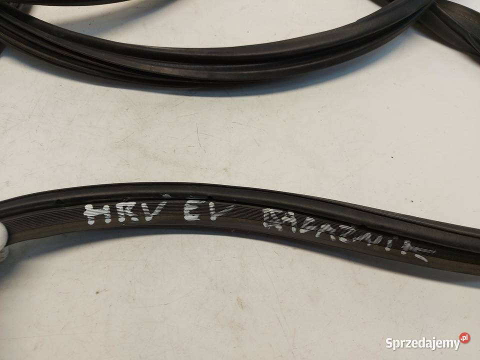 Honda HRV III eHEV 2022r USZCZELKA BAGAŹNIKA Elementy wygłuszające