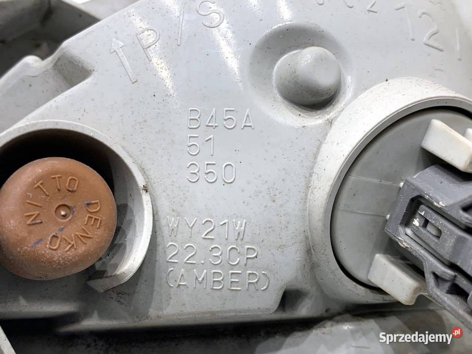 KIERUNKOWSKAZ PRAWY PRZÓD MAZDA 3 BM