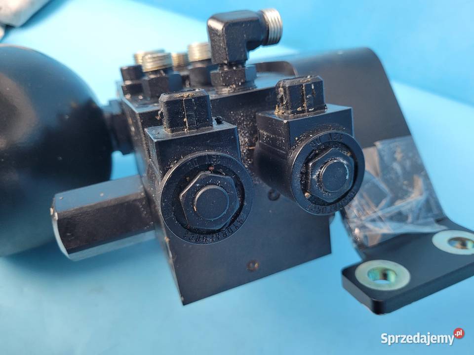 DEUTZFAHR 6130 TTV BLOK AKUMULATOR HYDRUALICZNY Hydraulika Kolno sprzedam