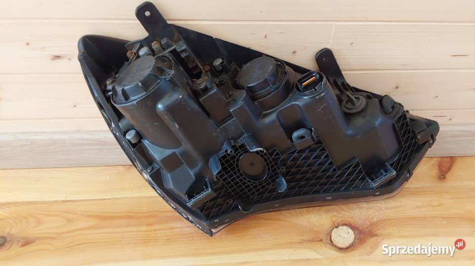Lampa ksenon HundayGenesis coupe lewa 20072014 osobowe Brzesko