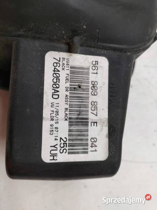 KLAPKA WLEWU PALIWA SEDAN USA 561809857E VW osobowe Klapki wlewu paliwa