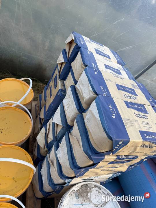 Cukier w workach z zapasu pasieki około 36 worek