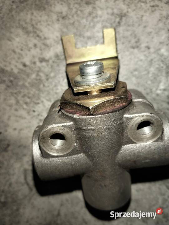 Zawór paliwowy lewy szeroka blaszka STAR 266 Grudziądz