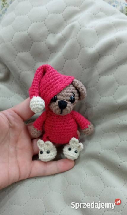 Miś w piżamce wykonany na szydełku Łask