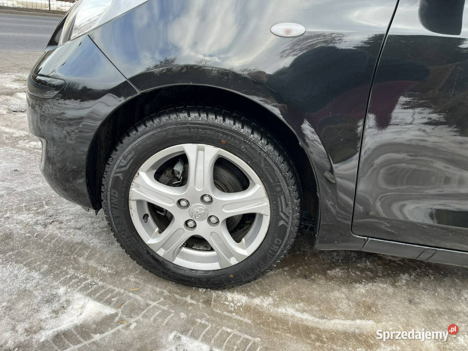 Toyota Yaris 13 1wł 6bieg Klimatronic Bezwyp czarny Częstochowa