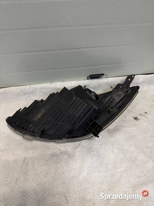 Lampa prawy przód Mazda II 0714 sprzedam