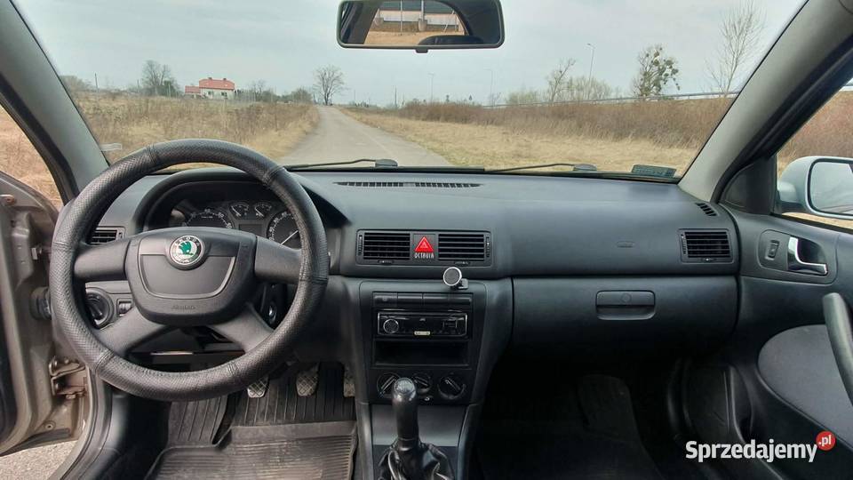 SKODA Octavia Tour 16 MPi 4/5 Brwinów sprzedam