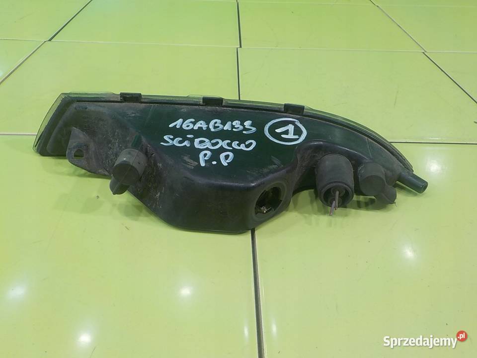 VW SCIROCCO 14 TSI 11r HB 3D kierunkowskaz prawy mazowieckie