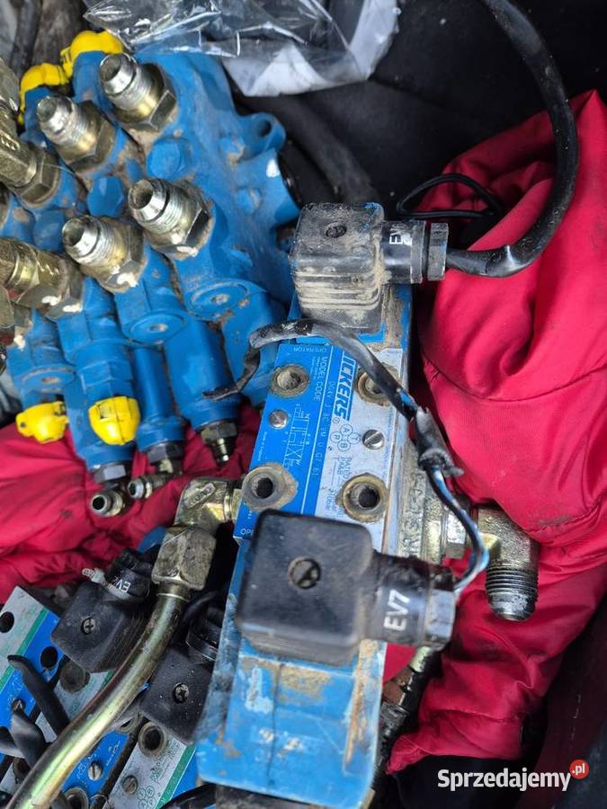 Zawory hydrauliczne Massey Ferguson Bobcat 8926 Bydgoszcz