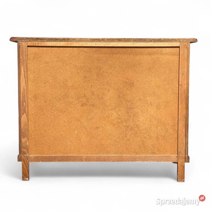 Stylowa brzuchata komoda na rzeźbionych nogach