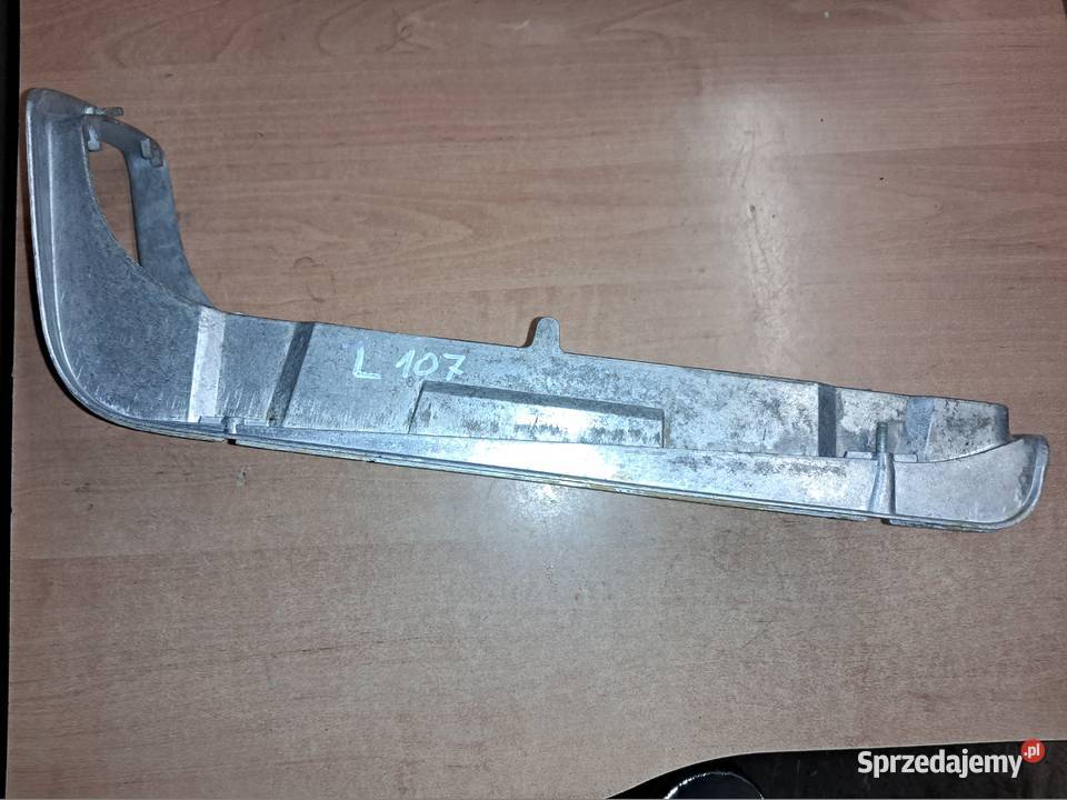LAMPA TYLNA LEWA RAMKA ALUMINIOWA MERCEDES 107 Cieszyn