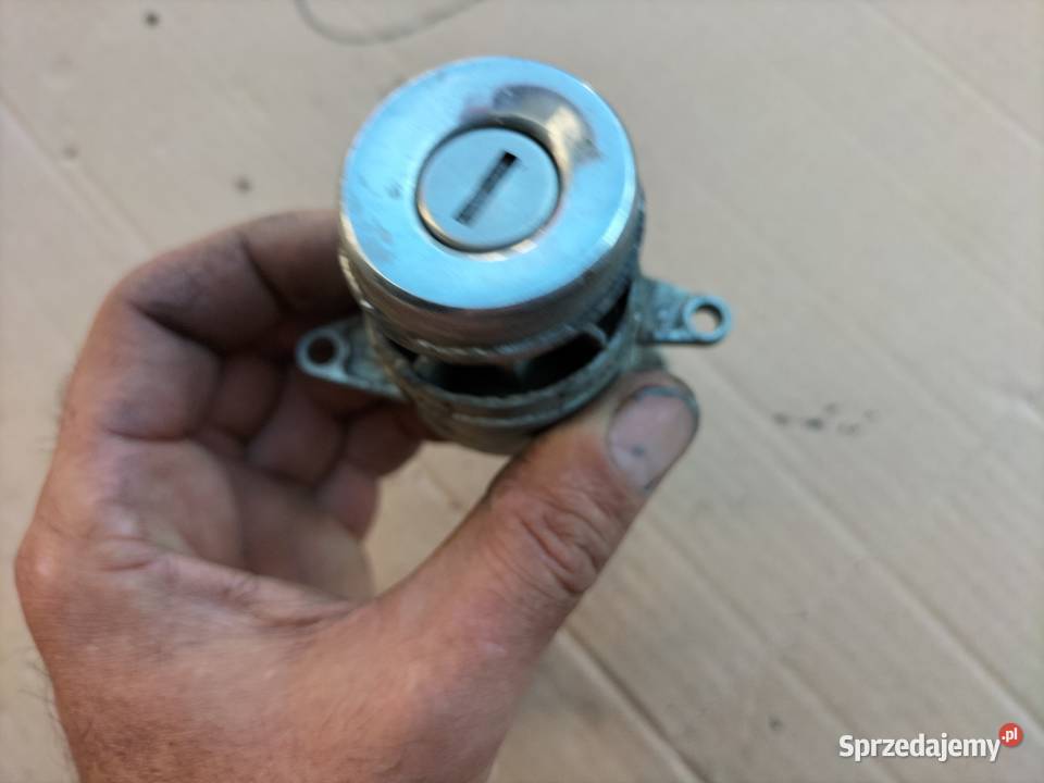 Audi 80 B4 ZAMEK WKŁADKA BAGAŻNIKA Kamień-Kolonia