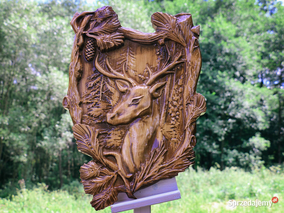 Jeleń w ramie Płaskorzeźba w drewnie