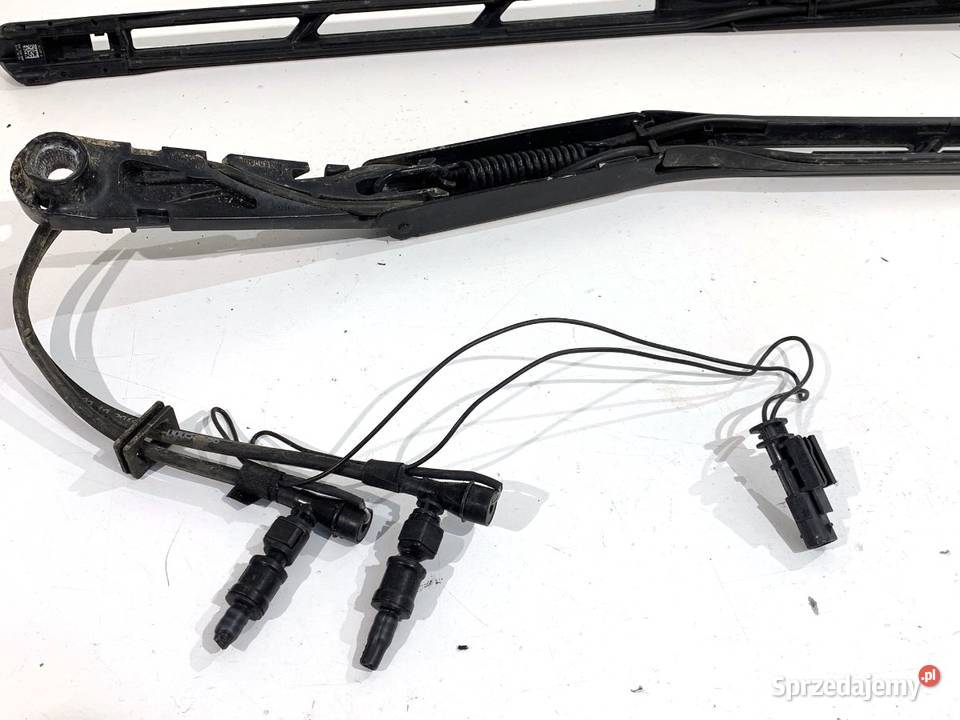 RAMIĘ WYCIERACZKI KOMPLET PRZÓD AUDI Q8 osobowe