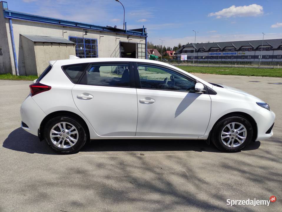 Syndyk sprzeda samochód osobowy Toyota Auris 75 Rok produkcji 2017