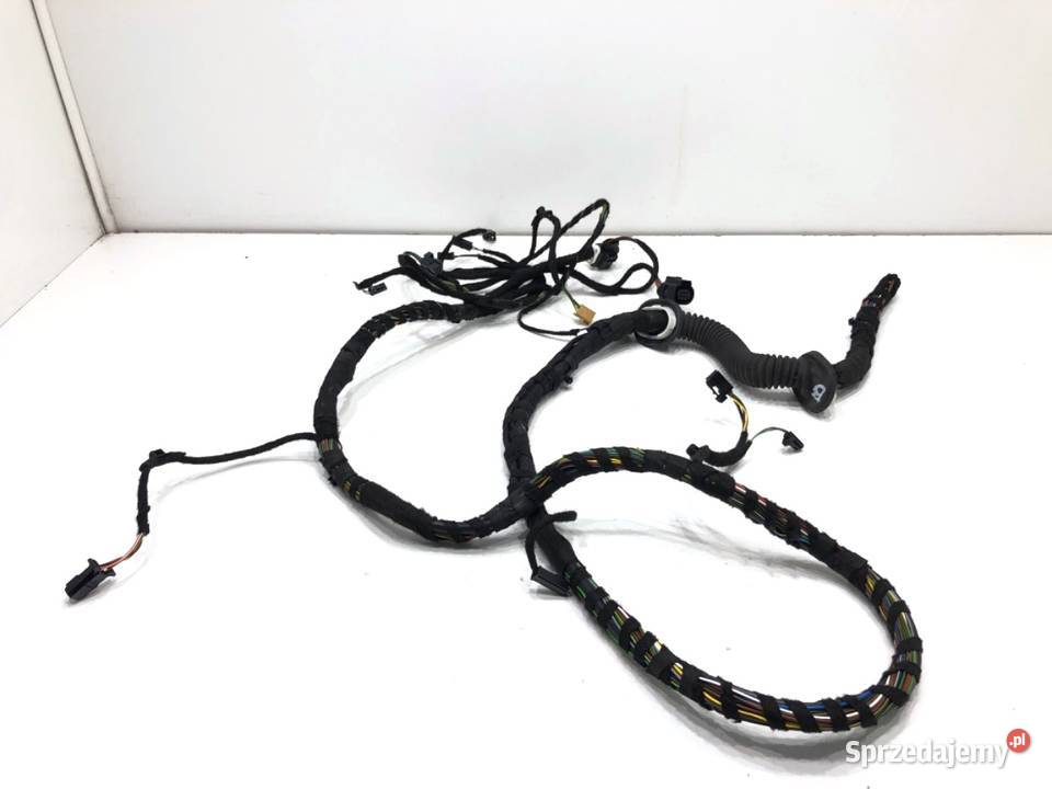 WIĄZKA KLAPY BAGAŻNIKA TYŁ AUDI Q3 II 15 150