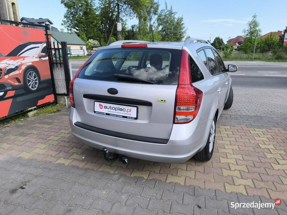 Kia Ceed 14i 16V 90 Klimatyzacja NAVI OPŁACONY I srebrny
