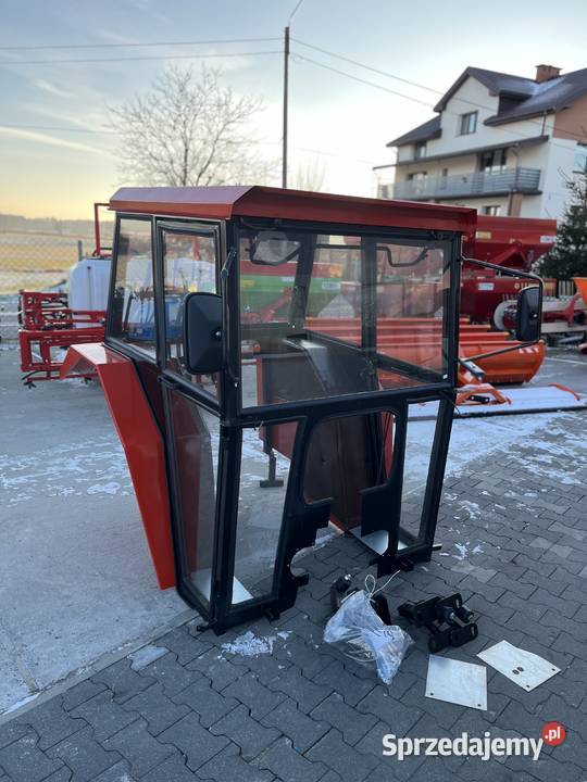 Kabina ciągnikowa do MF 235 z błotnikami Ciągniki