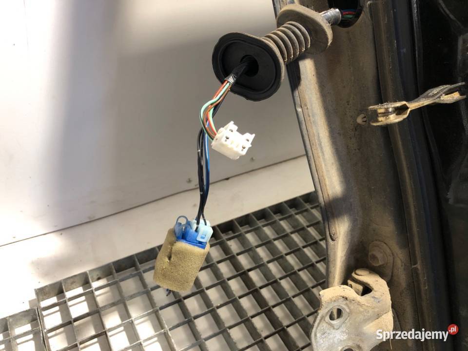 DRZWI PRAWY TYŁ OPEL MONTEREY A Terenowy 9198 sprzedam