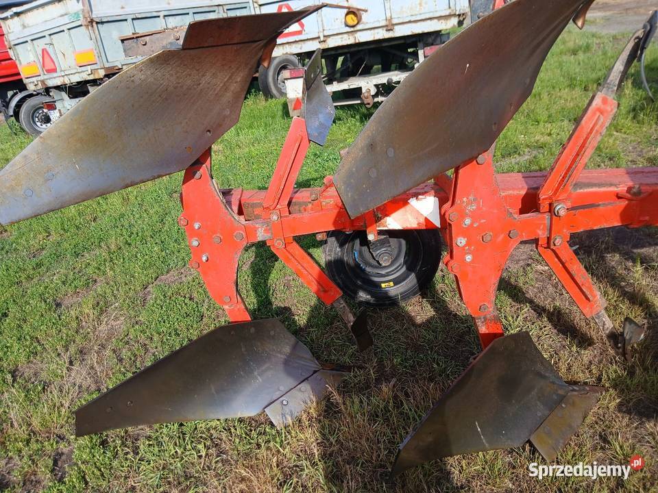 Pług obrotowy 4 skiby 3550 Gregoire Besson 4 Maszyny uprawowe Wieluń