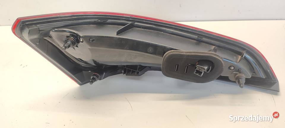 AUDI Q5 8R LAMPA PRAWY TYŁ 8R0945094C