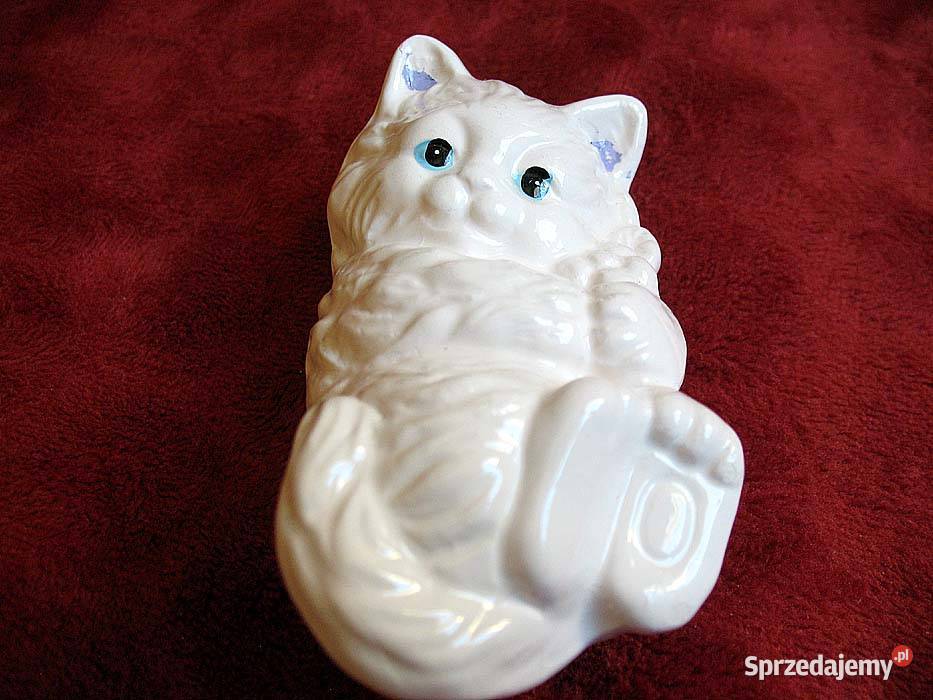 Kot młody kociak leżący porcelana 5 x 10 x 5 Siedlce