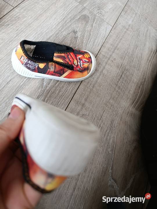 kapcie buty dziecięce rozmiar 25 długość wkładki sprzedam