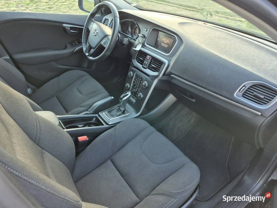 Volvo V40 15 benzyna lift automat navi LED 118 nieuszkodzony Drelów