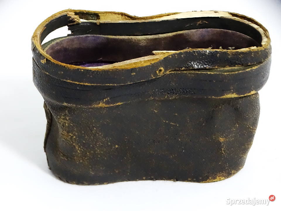 Zabytkowa mała lornetka z etui futerałem