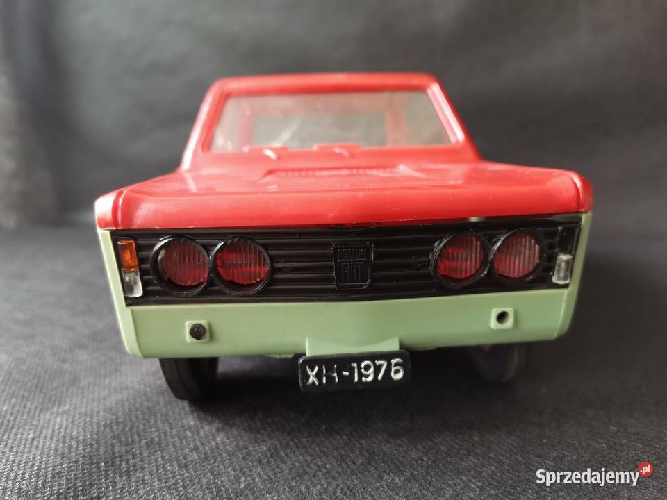 Stara plastikowa zabawka PRL Polski Fiat 125 p Pozostałe Katowice sprzedam