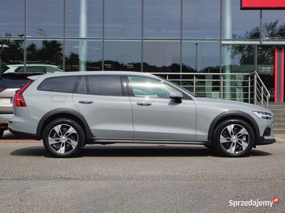 Volvo V60 Cross Country 2024r Carplay Podgrz automatyczna