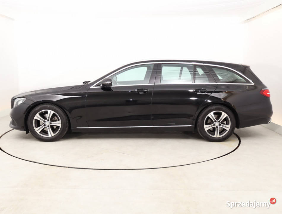 Mercedes E E 200 czarny