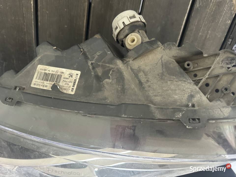 89908677 9807241680 Uszkodzona lampa peugeot 508 osobowe Będzin