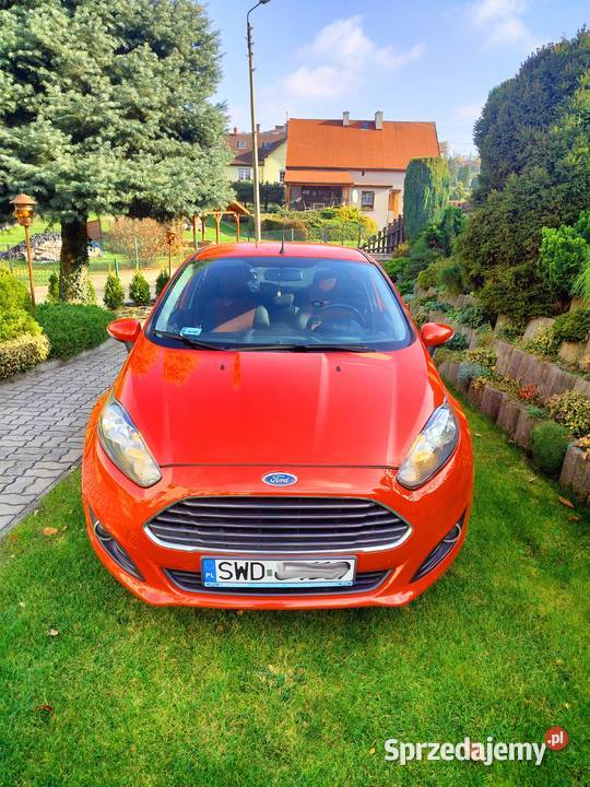Ford Fiesta Gold X 2013 Benzyna 125 82 czerwony Pszów