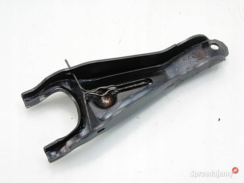 Łapa dźwignia sprzęgła K9A0 Kia Carens I II