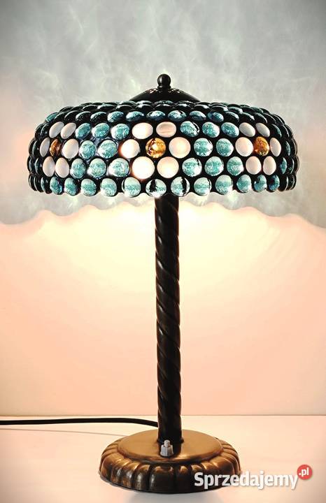 Piękna lampa witrażowa ze szklanych kaboszonów