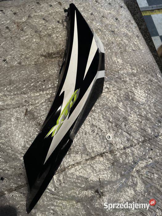 HONDA CBR 600 RR PC 40 Owiewka Bok Boczek Prawa Pozostałe wielkopolskie Poznań